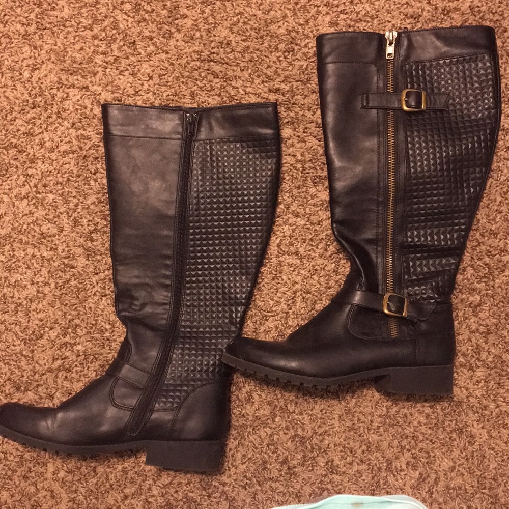Black leather boots with gold buckle and gold zip
